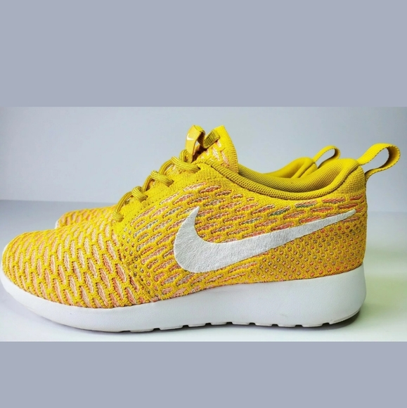 nike roshe yellow
